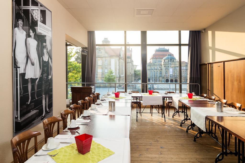 An Der Oper 4*