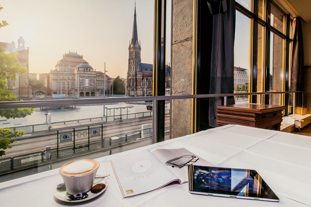 An Der Oper 4*
